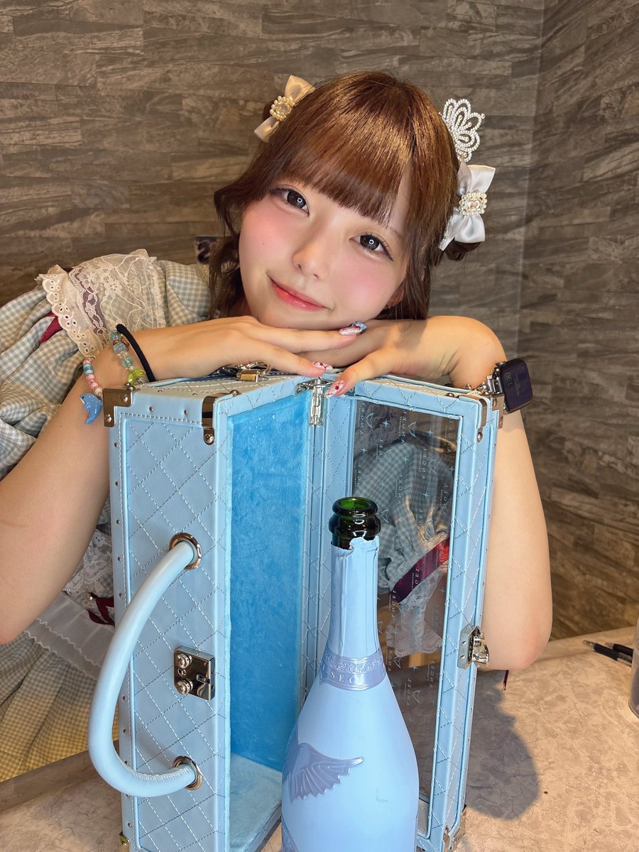 po_c70_'s tweet photo. まるさん🐈
エンジェル🩵夢を叶えてくれてありがとう😭
緊張するほどしいなのイベントのこと考えてくれてて嬉しかったよ♡
最後のポンもさせてくれてとっても幸せな1日になりました！しいなのことキラキラコンカフェ嬢にしてくれてありがとう🎀 https://t.co/TPUTHRpANf