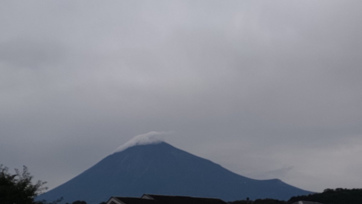 3007moco1124's tweet photo. おはようございます
今朝の富士山 https://t.co/uJGcileJta