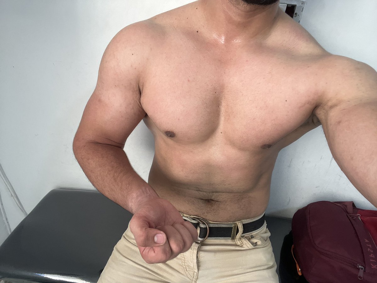 heydar122's tweet photo. What three years of natural lifting looks like
#LiftHeavy 
#glowup https://t.co/YKQgTcLwKo
