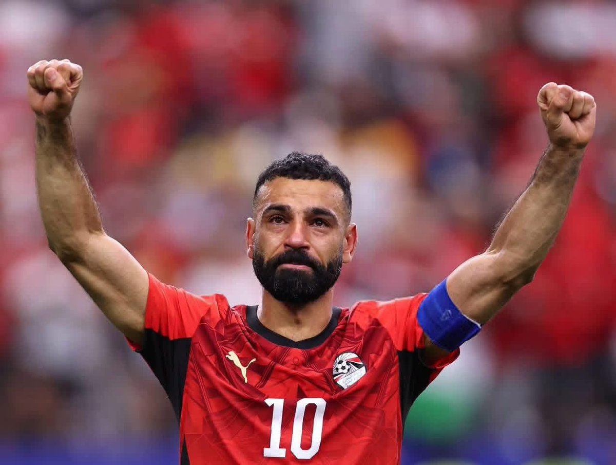 iTalianZamlkawy's tweet photo. حسام حسن:  اخترت محمد صلاح للزمالك عندما كنت مديرا فنيا للنادي وكان مو لاعبا في المقاولون الورق موجود معي حتى الآن وصلاح يعلم هذا الأمر https://t.co/g86ostt4dM