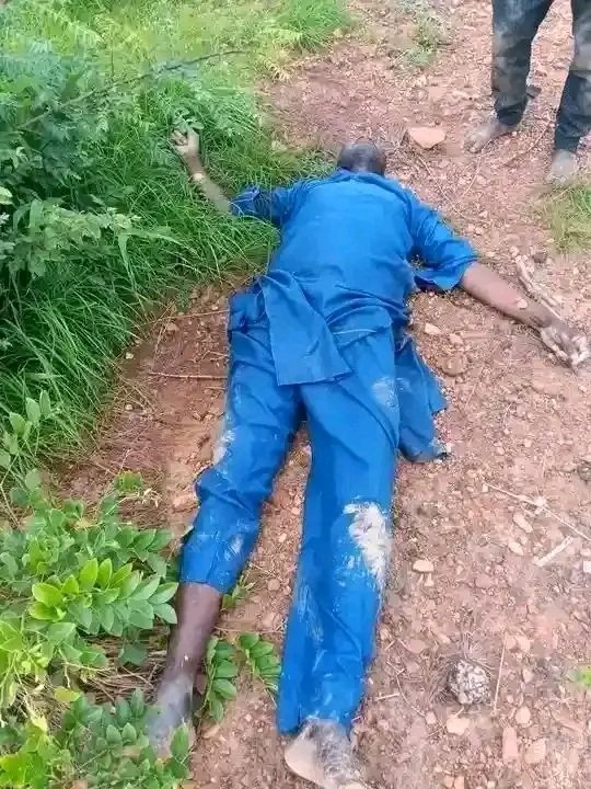 DanKatsina50's tweet photo. SAD NEWS: This morning, a fuel tanker driver, Abubakar, popularly known as (Abu DR) was killed after bandits attacked travelers along the Gurusu–Anka road near Manya Bridge in Zamfara State. His tanker was also set on fire. The heartbreaking image circulating from the scene is said to show his young son standing beside his body.

No family should ever have to endure such pain. 

How many more heartbreaking scenes like this must we witness before real action is taken?
