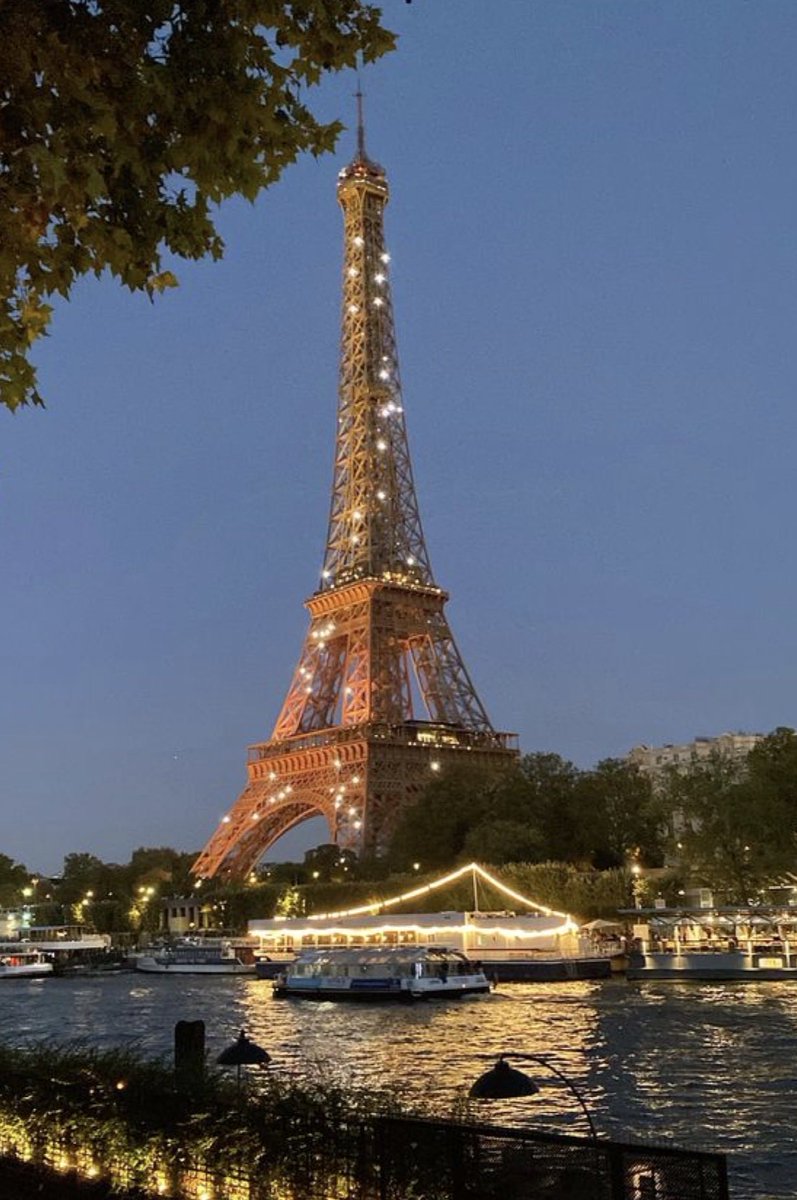 W0rld2026's tweet photo. Paris, France 🇫🇷 https://t.co/A30XrA7Oic