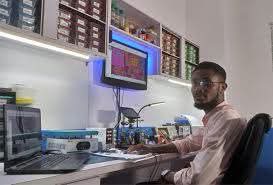 DrKalu_'s tweet photo. Meet Magnus Emenuga, the Young IGBO engineer and founder of MEmbedded TechLab, that built a mobile phone from scratch and presented to Abia State Governor Alex Otti, the Minister of Education, and development partners during an innovation event in Aba. https://t.co/9Pl1QLobVH