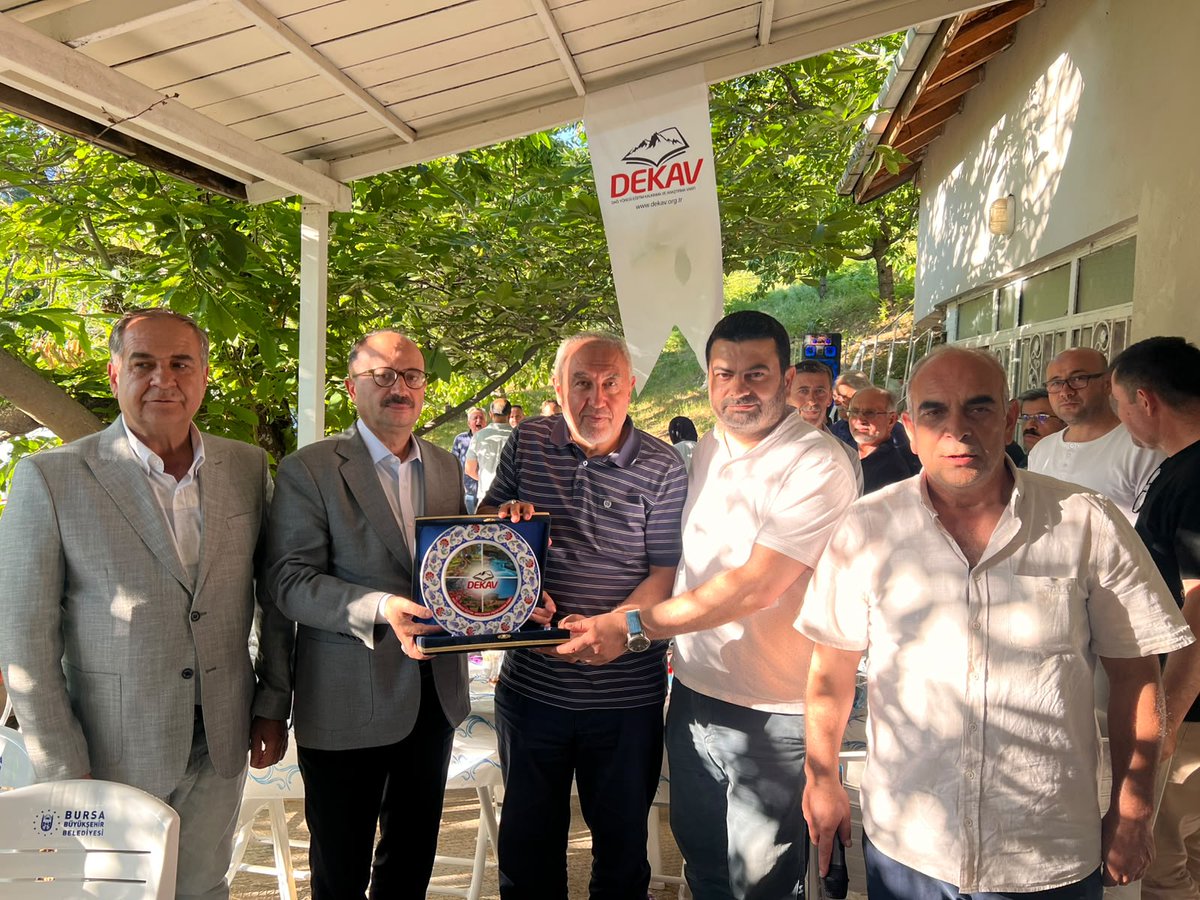 OsmanMesten16's tweet photo. Kurucu başkan Merhum #AliKaya Hocamızın
Keles/Gelemiç Pelitören Yaylasındaki evinde,
geleneksel olarak her yıl gerçekleşen vakıf toplantısına;
#DEKAV 111. Ay Mütevelli Heyet ve Dostlar Toplantısı’na katıldık…
Prof. Dr. Ali Kaya Hocamızı dualarla andık. Öncüsü olduğu kuruluşların yöremize hizmet yolundaki çalışma ve planlamalarını istişare ettik.
Vakıf heyeti ve Kaya ailesine davet ve misafirperverliklerinden ötürü teşekkür ediyor, bereketli çalışmalar diliyorum. Hocamızın ruhu şâd olsun!