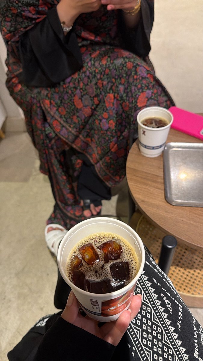 rznl0's tweet photo. طايحه على قهوه كروس بُن الشمام والله رااائع https://t.co/mA70RSp9xI
