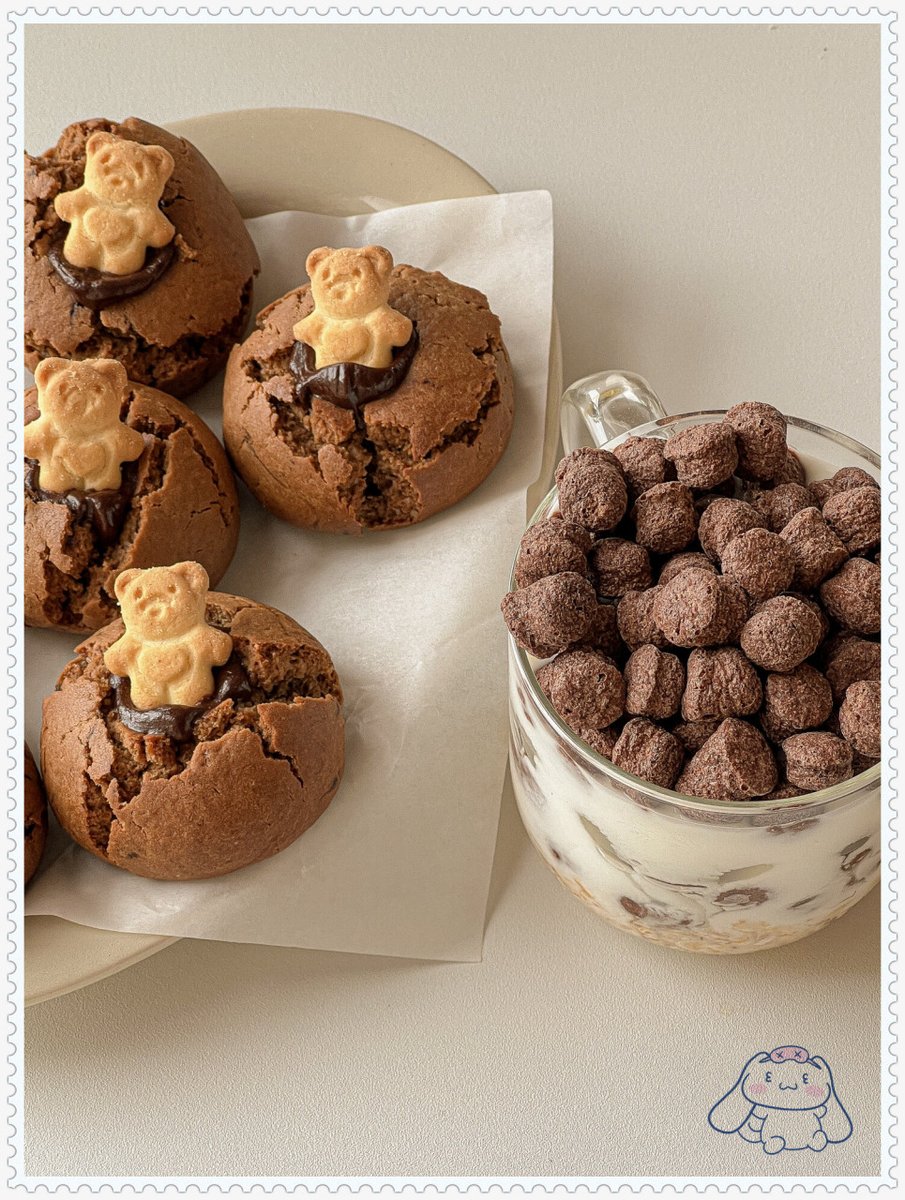 H7f1k's tweet photo. Just baked soft chocolate chip cookies straight from the oven—warm, gooey, and the perfect mid-week pick-me-up! ， https://t.co/lzu2wHO0iW