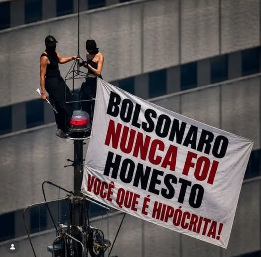 DilmaResiste's tweet photo. Siga nosso novo Instagram, que a Meta derrubou sem motivos com mais de 80K. Conto com sua força! >> https://t.co/BLLoJkq5BW https://t.co/nvoDa5h0YS