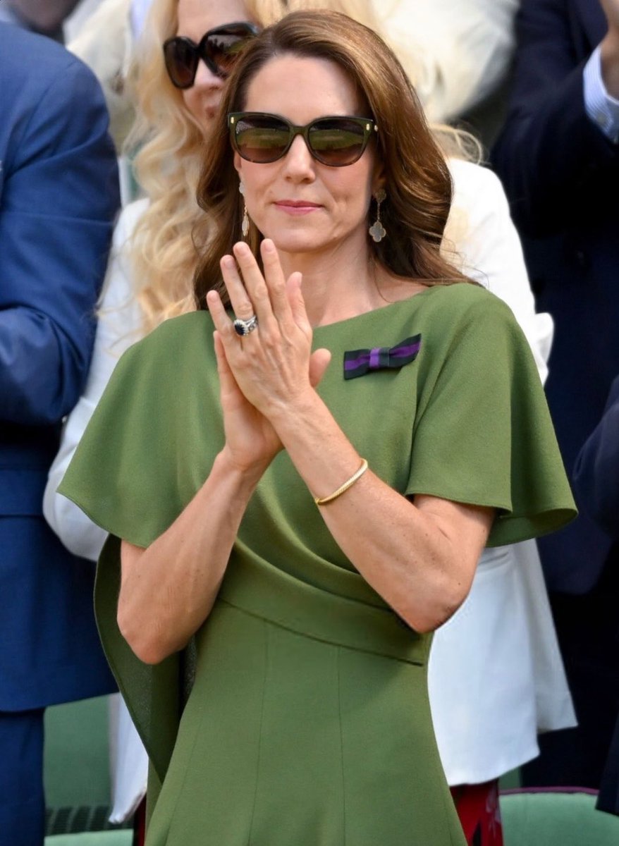 vonlyroyal's tweet photo. Forever iconic ♡ https://t.co/rj66Dz14zE