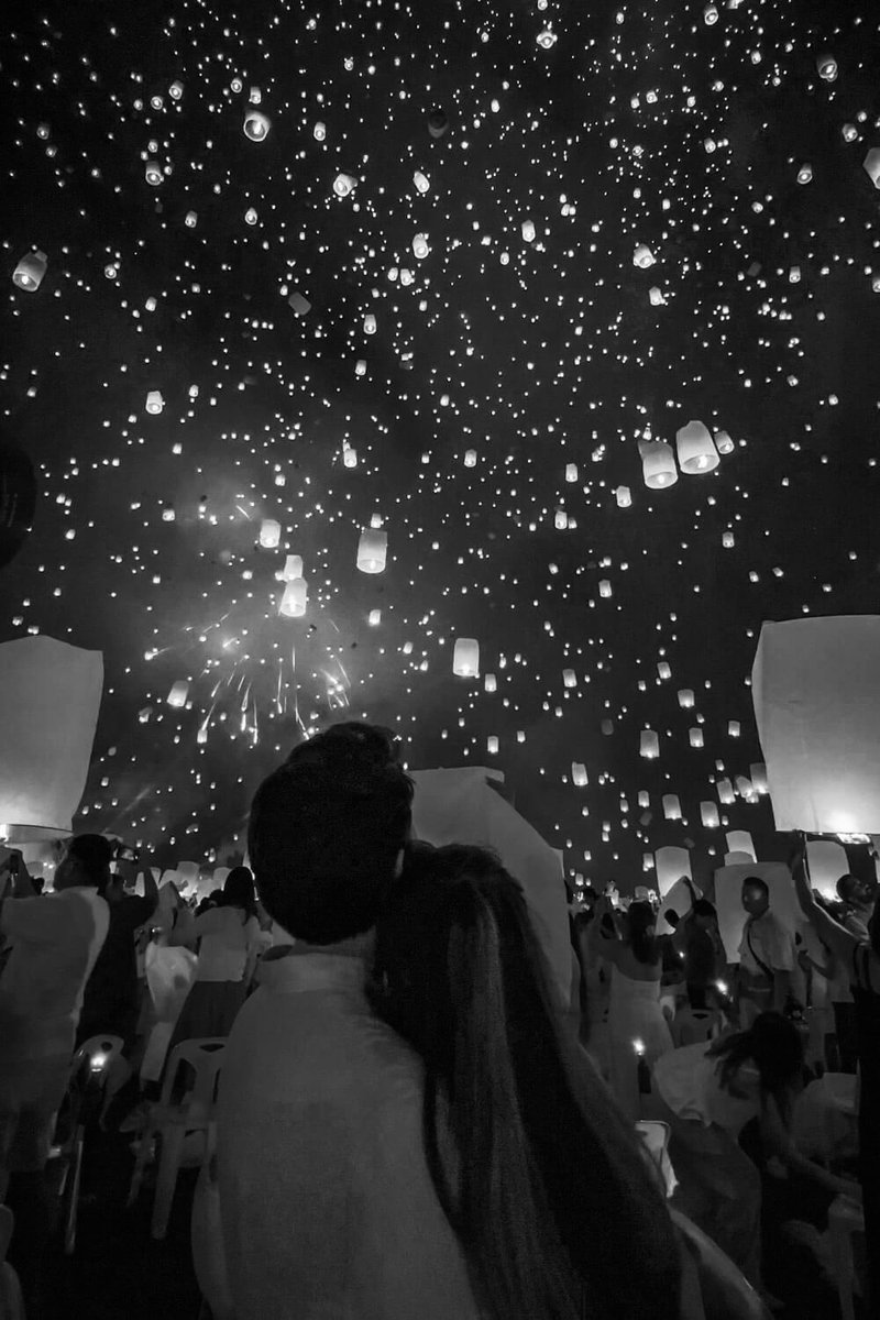 nocturnerios's tweet photo. 𝐌𝗂 𝖺𝗆𝗈𝗋, 𝗆𝗂 𝗏𝗂𝖽𝖺.

Todavía estoy intentando encontrar las palabras para describir todo lo que siento. Mirar tu mano y ver el anillo que simboliza nuestro compromiso hace que mi corazón rebose de felicidad. Gracias por decir “sí”. https://t.co/hByM3s6oZp