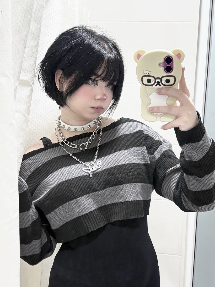 Me0wky0's tweet photo. What I look like without my hairstyle(curly): https://t.co/4sexTZ5Sh7
