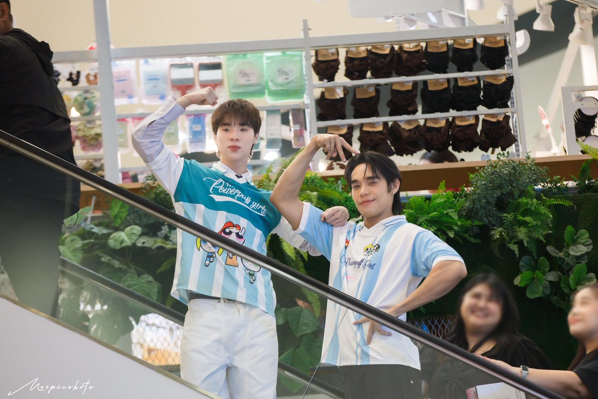 InfinityFSci's tweet photo. เขาทำให้เรารู้ว่ามันไม่ได้มีแค่เรารักเขา
แต่เขาทำให้เรารู้สึกว่า

ตัวเราเองก็เป็น คนที่เค้ารักมากๆด้วยเช่นกัน

NGERNOAT STEP UP YOUR STAR
#ngernnn #oattrttt #เงินโอ๊ต
#BAOJIxNgernOat #ชูก้า 
#Moopicshots