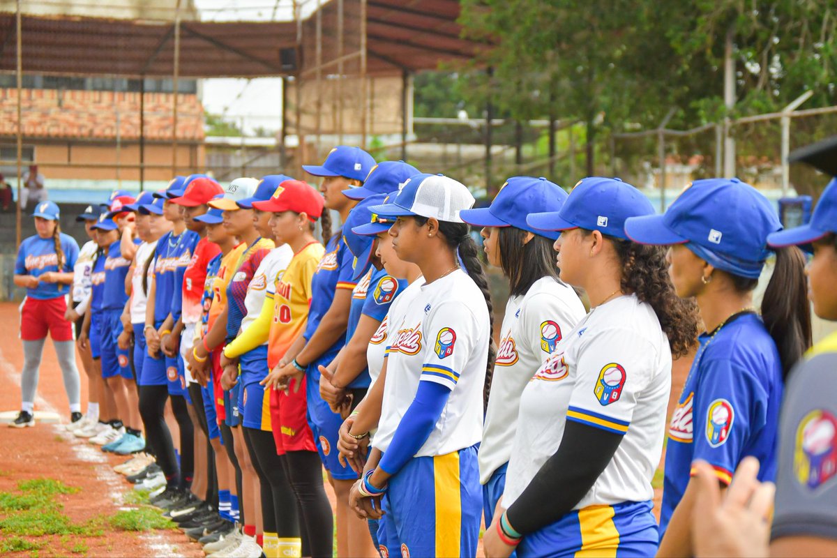 TeamBeisbolVe's tweet photo. ⚾️🙎‍♀️
#WomensBaseballWorldCup 

📸 Continúa la preparación del Team Beisbol Venezuela femenino rumbo a la Copa de Mundo que disputará su ronda de grupos en agosto en #ChinaTaipei

📍Barquisimeto, Lara

💻 Detalles en https://t.co/N4W3BNOjbG

#LaQueNosUne
#SomosVenezuela https://t.co/bSBzTD9s89