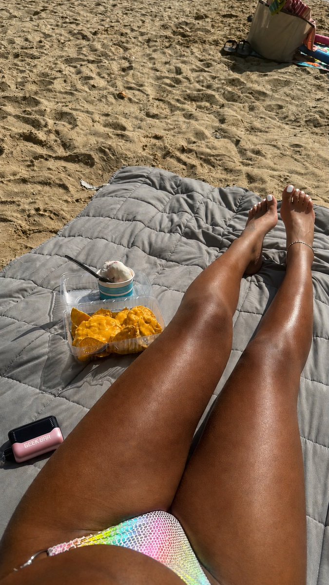 colormeredera's tweet photo. Beach day! #feet #whitetoes #beach #selfcare #girl https://t.co/cTqtlWk9Vj