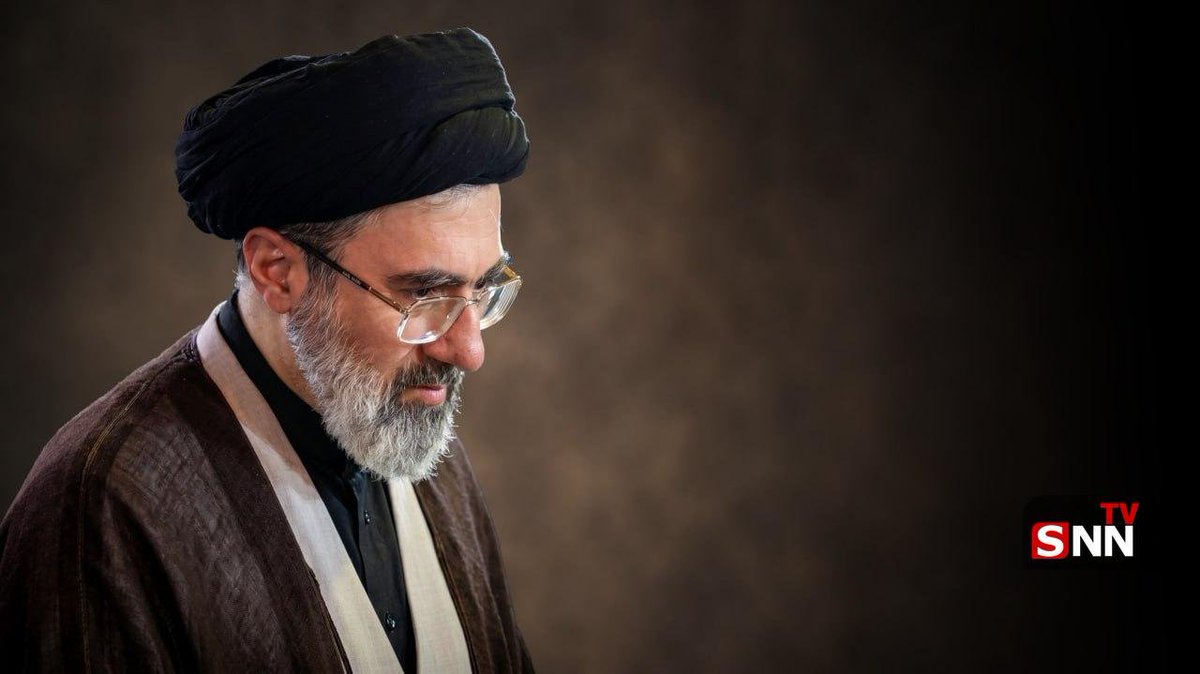Haj_mehrdad313's tweet photo. ایـشـون آقـای مــنـه،
 آقای شما کیه ؟؟؟ 
#لبيك_يا_خامنه_ای‌ https://t.co/POgTxc49B8