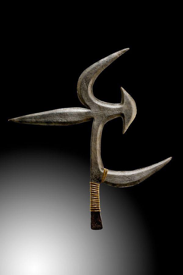 AChukwuche15183's tweet photo. Azande throwing knifes, Congo 🇨🇩 https://t.co/6C0BnQkmsk
