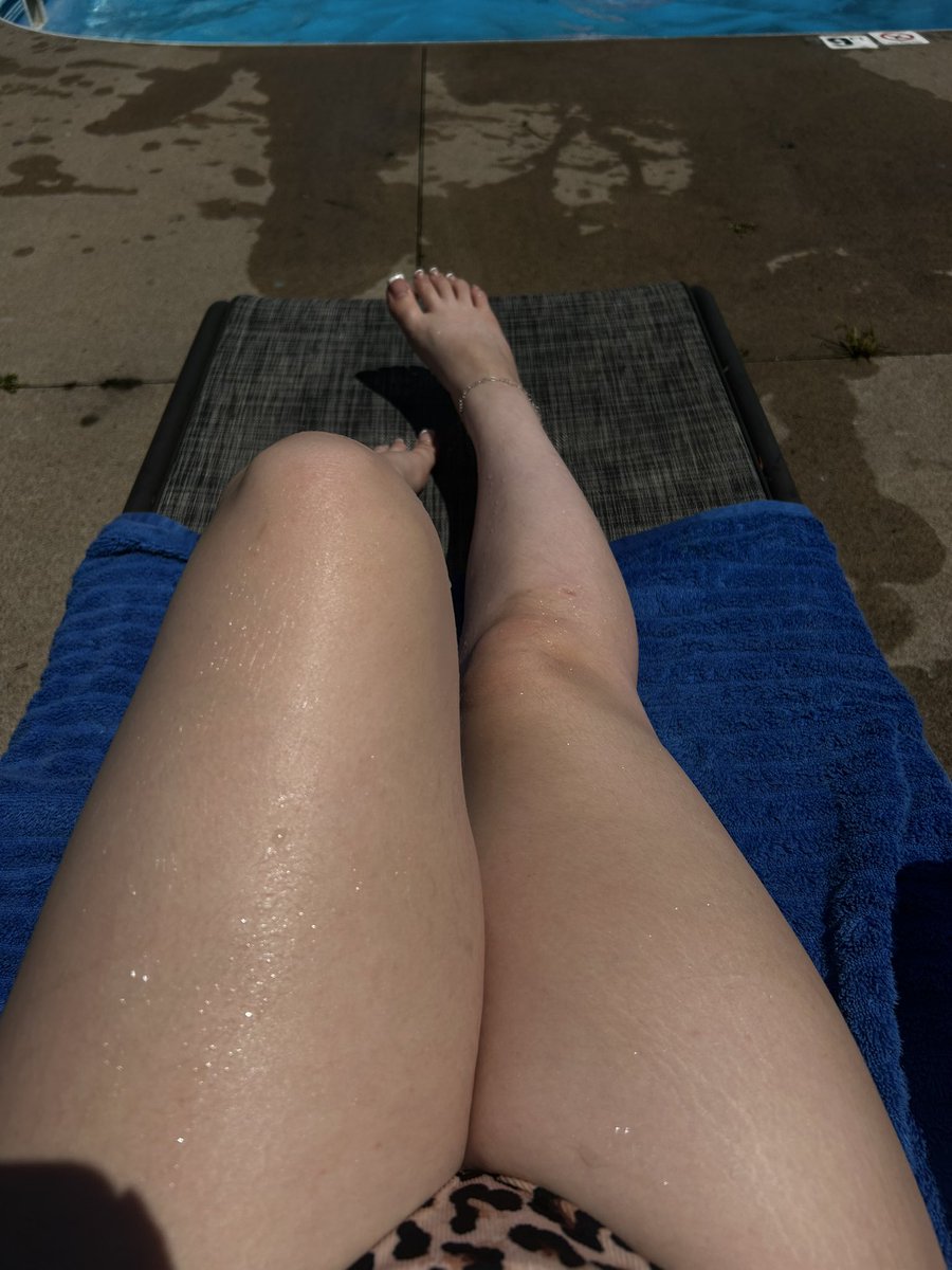 dollvue's tweet photo. pool day 👙☀️😚 #bikini https://t.co/JKY5FbPosk