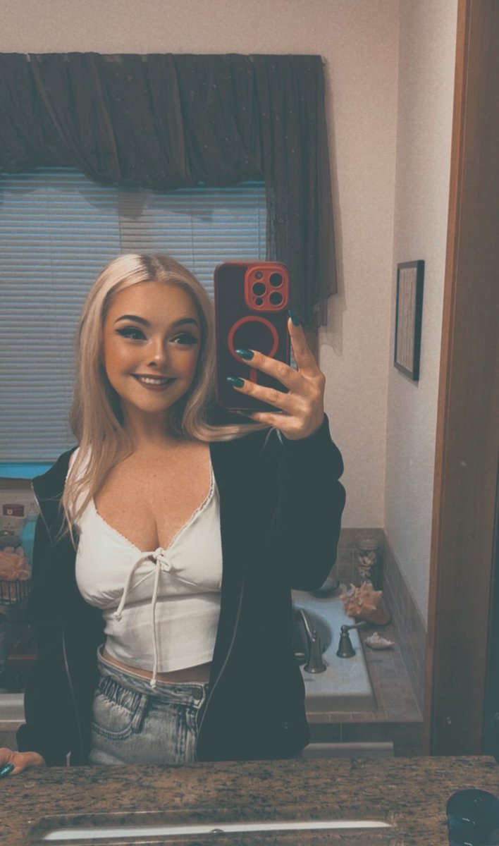 Sinpaiin's tweet photo. I’ve lost 40+ pounds this year and I feel so much better/cuter/more confident 🥰 https://t.co/l8YYHFCn5z