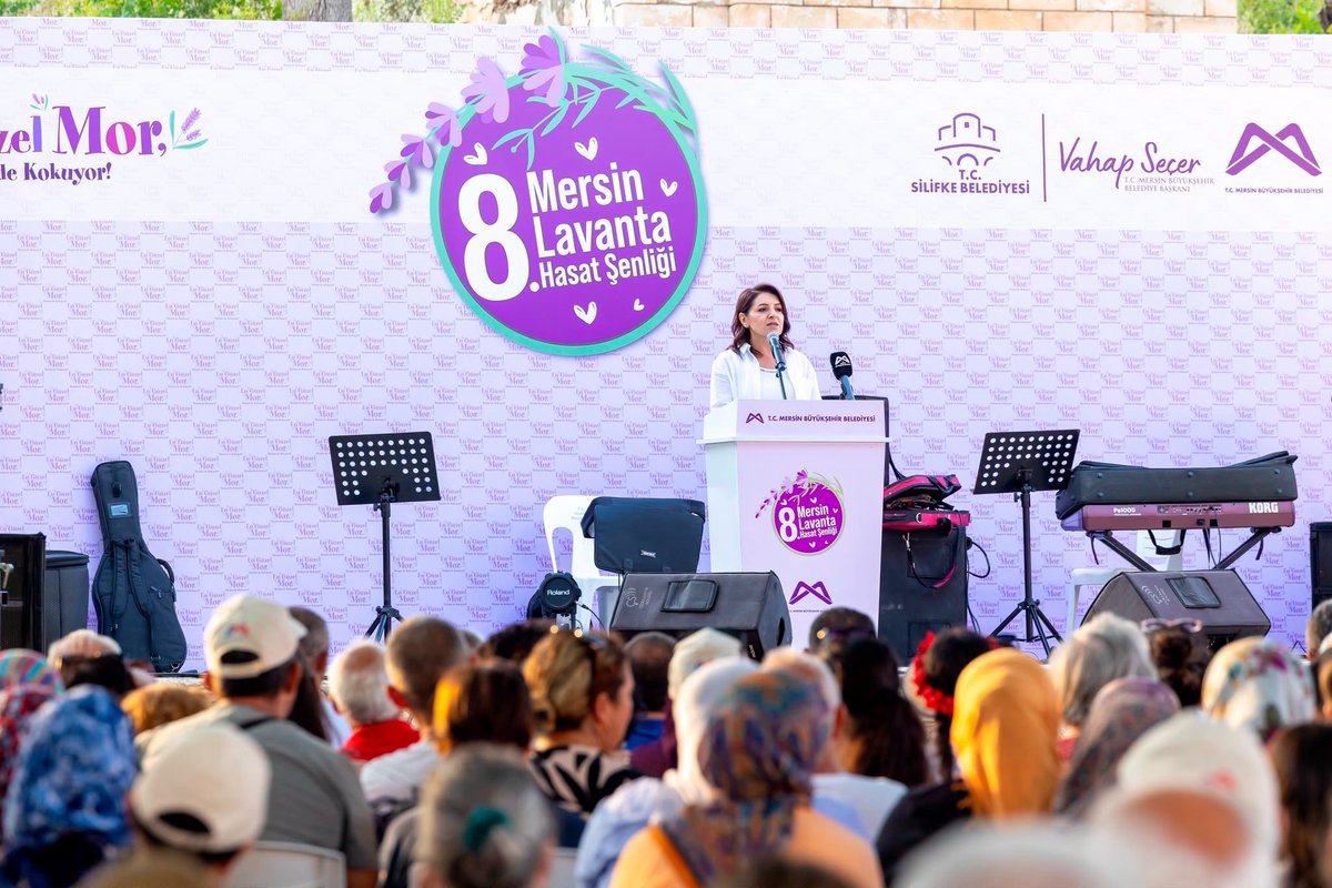 GulcanKis's tweet photo. 📍 Silifke | Çaltıbozkır Lavanta Bahçeleri

8. Mersin Lavanta Hasat Şenliği’nde alın teriyle üreten, emeğiyle toprağa değer katan kadınlar, örgütümüz ve hemşerilerimiz ile bir araya geldik.

Kadın emeğini üretime dönüştüren, kırsalda kalkınmayı büyüten ve üreticimizin yanında duran bu anlayışı hayata geçiren başta Türkiye Belediyeler Birliği Başkanımız ve Mersin Büyükşehir Belediye Başkanımız Sayın Vahap Seçer olmak üzere, Mersin Büyükşehir Belediyemize ve emeği geçen herkese teşekkür ediyorum.

@VahapSecer @mersin_bld #silifke #mersin #chp #lavantahasatşenliği