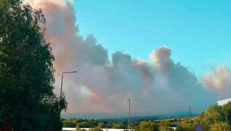 DaveThroup's tweet photo. North Wales, London, Lancashire. Just 3 of the 19 major wildfires currently being tackled by fire services across the UK

A dry, hot and sometimes windy week ahead will raise the risk further.

Another natural hazard made worse by our rapidly changing climate. https://t.co/LQp24VCzeN