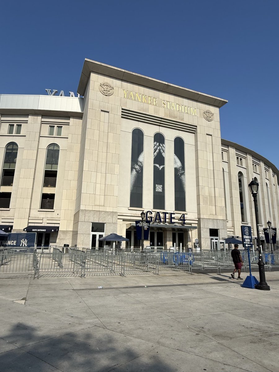Beysbanjo's tweet photo. WE IN LINE FOR D3 EXTRA INNINGS. LETS GO. https://t.co/youKo3skCw