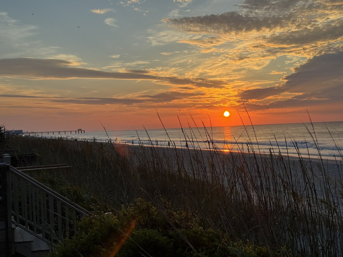 WDonaldMunson's tweet photo. Days are always better when you watch the new day dawn. https://t.co/bPVq8orcFR