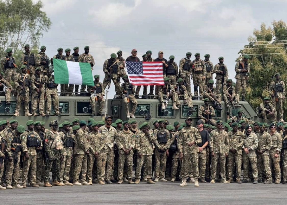 samjfamous05's tweet photo. NIGERIAN NAVY MARINE 🇳🇬 x 🇺🇸 

#viralvídeo #fypシ゚viral #military https://t.co/KZFLRyKl65