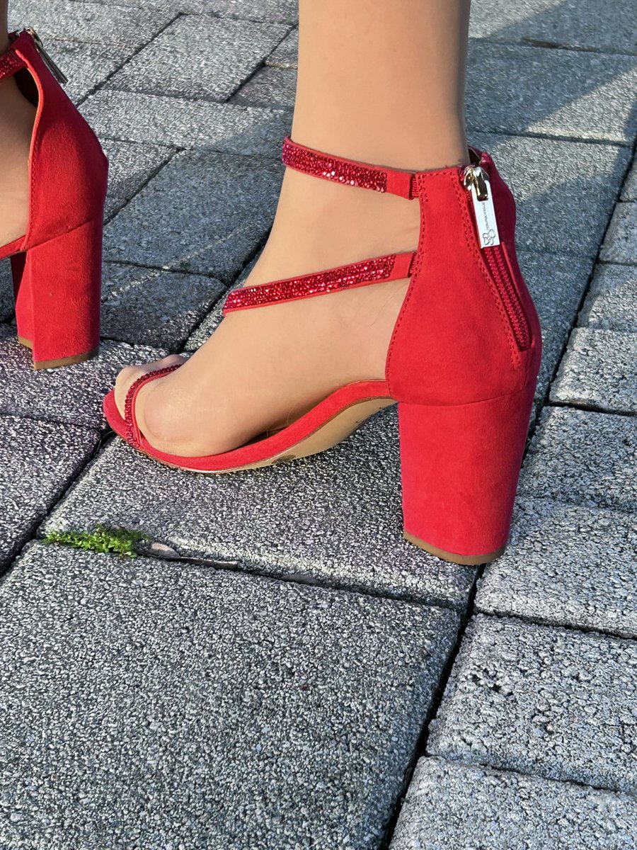 HeelsNHosed's tweet photo. Your wife threw on jeans, I wore pantyhose and heels.

He bought dinner, I bought the hosiery and heels.  Some women think this is too much for a date night at 50, I think it's essential.  Your wife wouldn't understand. #50AndFabulous #HosieryLover #LegsforDays https://t.co/Fvp1GdhwY0