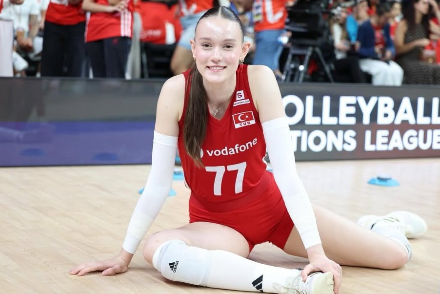 gibbybaris's tweet photo. 🎂 Aylin Uysalcan 17 Yaşında https://t.co/hK0KtOaTHX