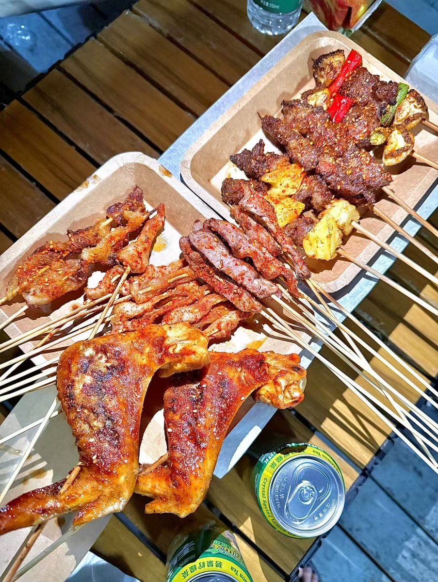 TnWonderland's tweet photo. Craving late-night street snacks This crispy fried skewered meat with spicy cumin powder hits different on a cool evening! https://t.co/AAYFENA0KN