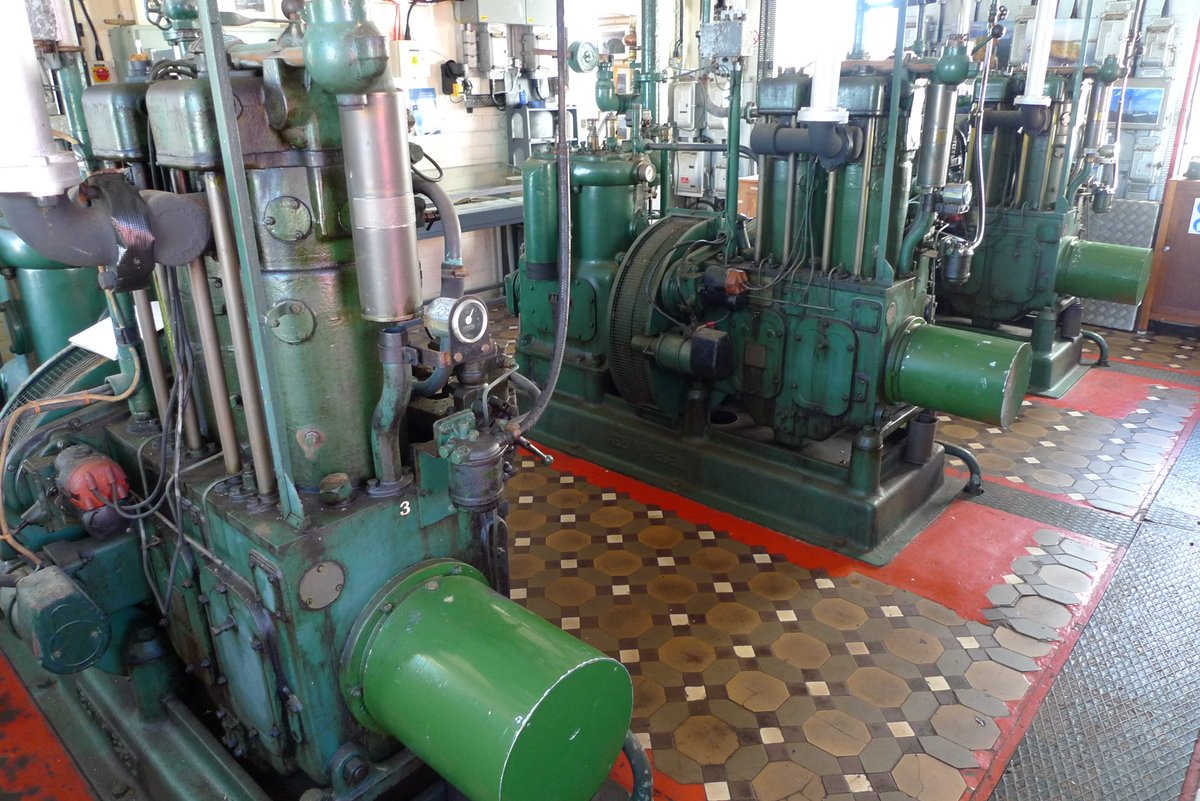 cyclingscot's tweet photo. The engine room at the Mull of Galloway lighthouse. At certain times they run the engines for visitors. Find out more about my visit to the lighthouse on my blog: https://t.co/ShTlRAd5kI https://t.co/wNNdBNhpVF