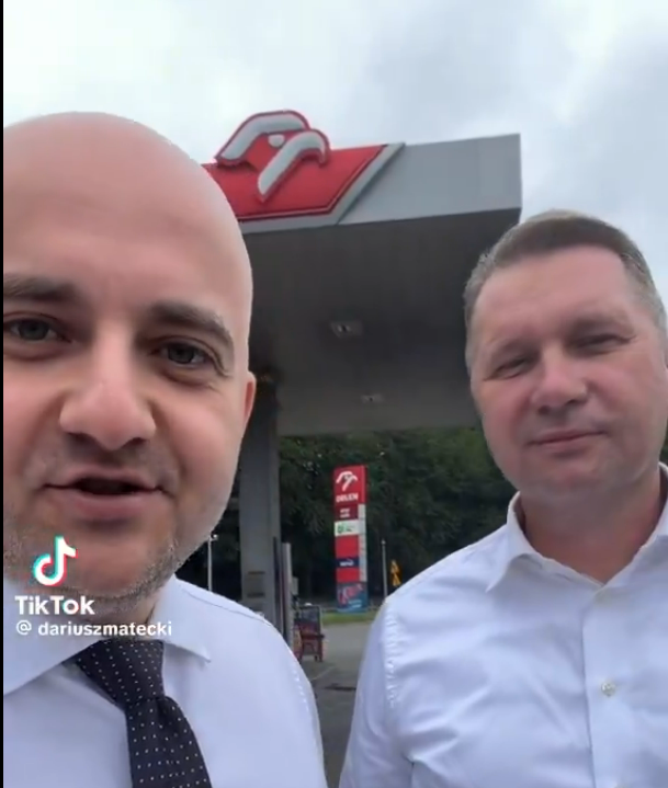 Bart_Wielinski's tweet photo. Premier Czarnek oraz jego minister oświecenia i propagandy https://t.co/pcfnOPbGCd