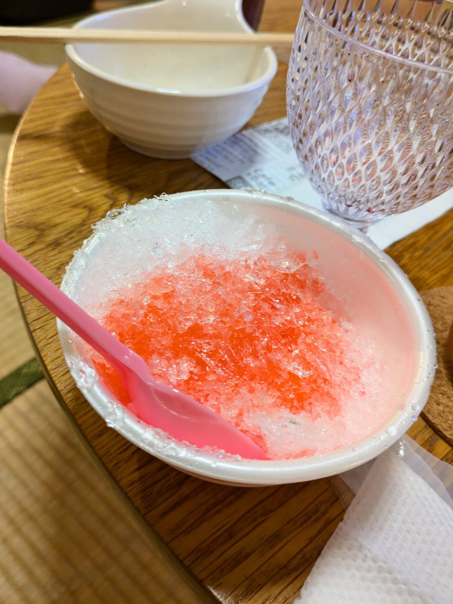 pissplayer's tweet photo. 夏🎐はやっぱ🍧だねー😋
そして…、紗々ちゃんがかき氷屋として奮闘してる間、放置されていた「あなた、これ食べて元気になってね!🥰うどん」
うどんつゆが到着して、ようやく完成っ!
つゆだくで美味しかったー😋😋😋
#東京納涼祭
#範田紗々
#ZIPANG https://t.co/XI7WFwLzu9