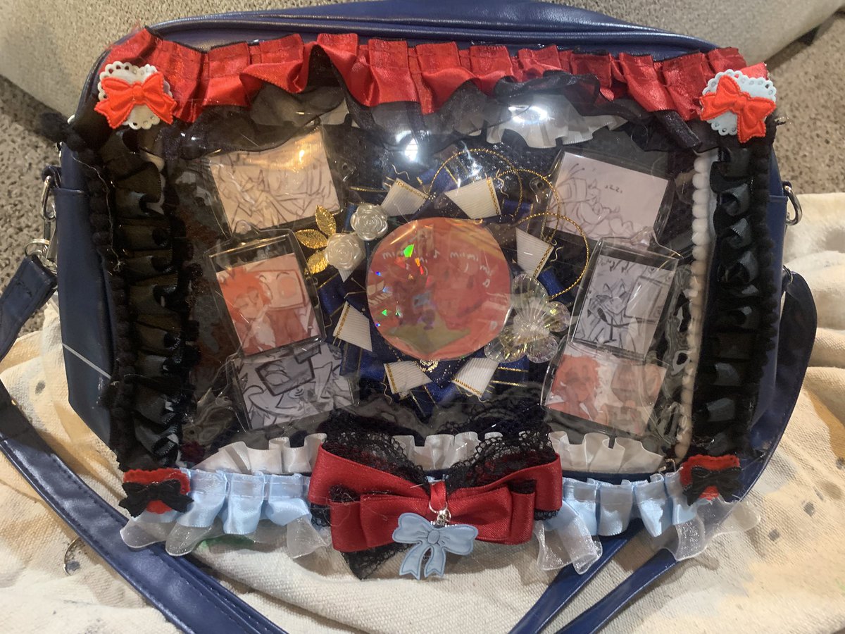 Veesarts's tweet photo. The VOICES (Yuriostatic bag coming soon) 
I love @JJOneechan art so much I had to dedicate a bag 
#radiostatic #hazbinhotel https://t.co/FdO21jxK6d