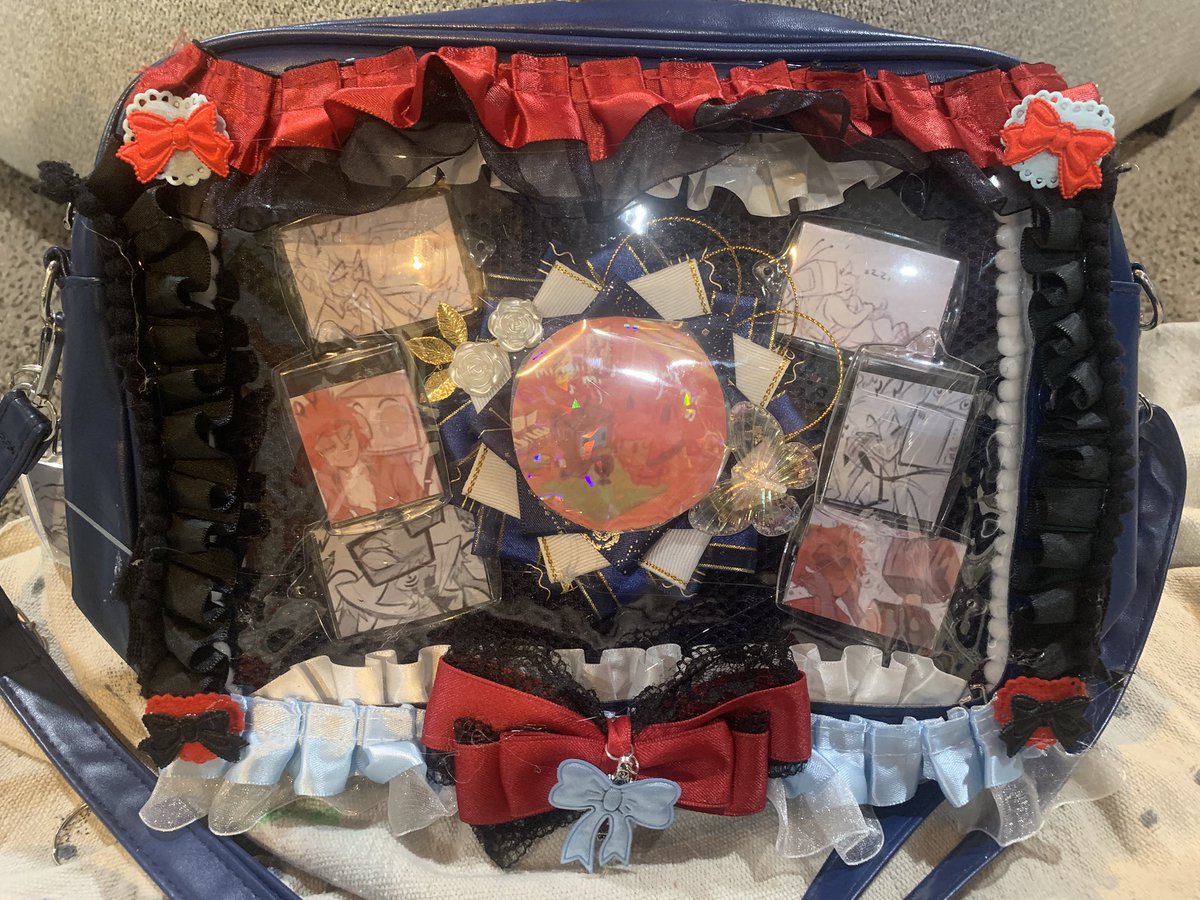 Veesarts's tweet photo. The VOICES (Yuriostatic bag coming soon) 
I love @JJOneechan art so much I had to dedicate a bag 
#radiostatic #hazbinhotel https://t.co/FdO21jxK6d