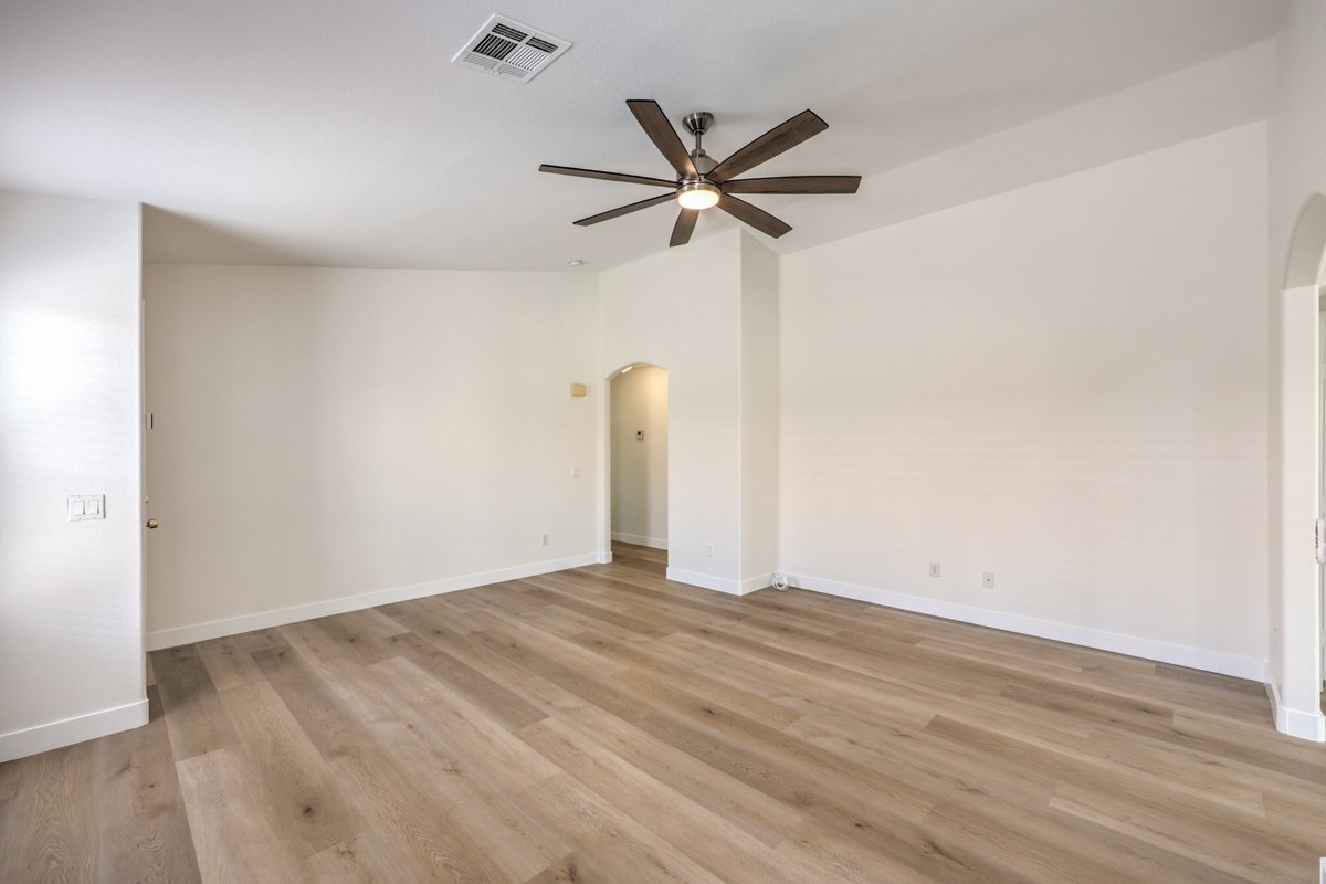 DaveMatthews702's tweet photo. Immaculate, recently remodeled single-story home in Southern Highlands featuring 4 bedrooms, 2 baths &amp; a generously sized 2-car garage - professionally cleaned &amp; move-in ready!

Contact me for a tour today!

#LasVegasRealEstate #VegasHomes #SouthernHighlands #HendersonRealEstate https://t.co/nehJDwaVUW