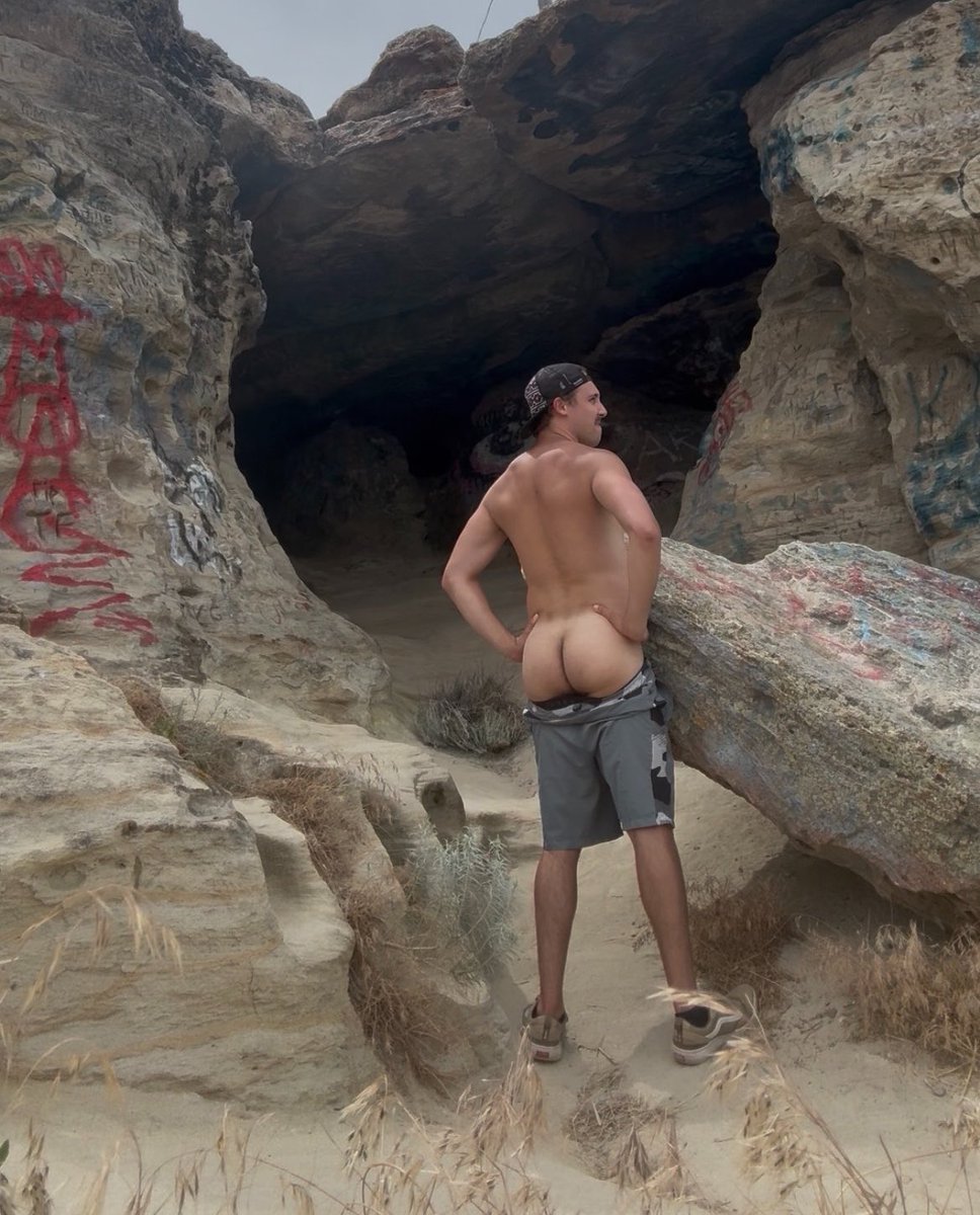 xxbb801xx's tweet photo. Buns out on the trail https://t.co/apbfqyZ0LK