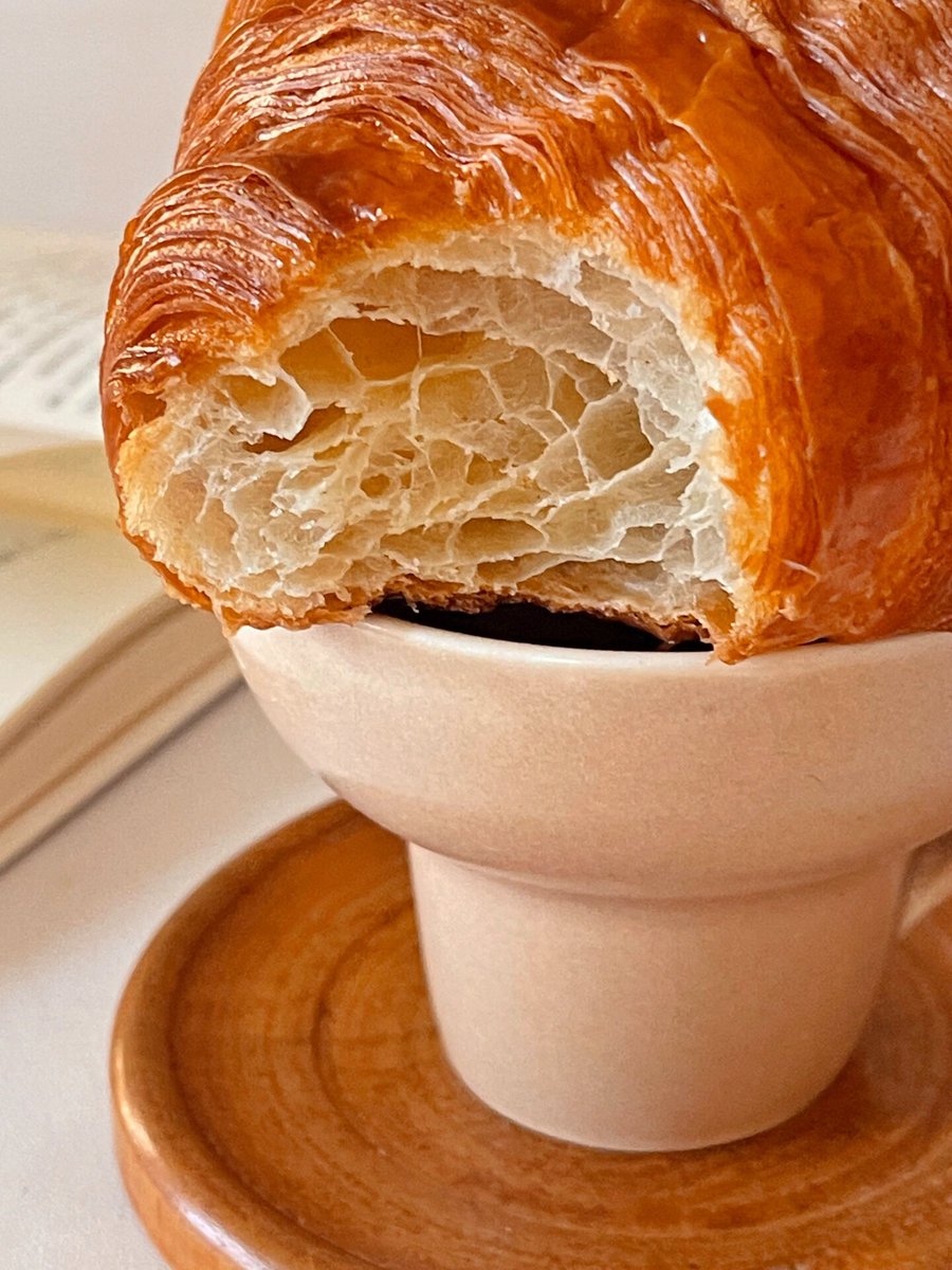 daria33Gus's tweet photo. Just had the most buttery croissant at that hidden café in Brooklyn—flaky, warm, with a hint of sea salt. 10/10 would come back before my work week even starts https://t.co/SMtz9b5ziP