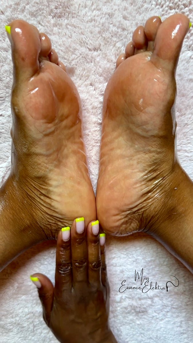 ElektraFeetnToe's tweet photo. @FeetFinder https://t.co/zbHuac9cho https://t.co/d9dBTLJ79A