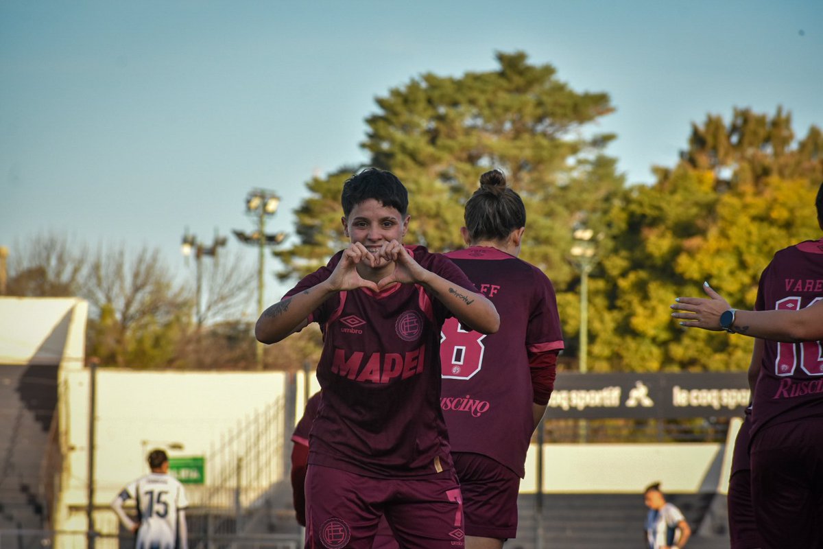 clublanus's tweet photo. ⏱️ Final: Talleres 1-1 Lanús

⚽️ Magaly Badilla
🔄 Hernández x Marijuan, Rando x Aguírrez, Nager x Badilla, Blanco x Peña

🏆 Primera División - Apertura 2026
📌 14ª fecha
🔜 San Lorenzo

#LanúsFútbolFemenino 🇱🇻✊ https://t.co/BJ1ClEqKww