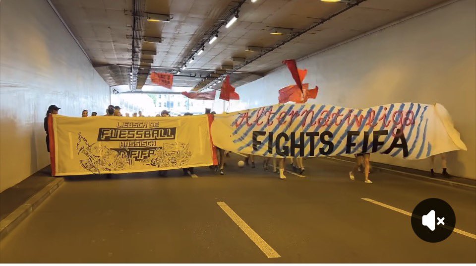 MarieLaureDupon's tweet photo. 🇨🇭12.07.2026 Suisse 🇨🇭
Les gens crient "Tout Zurich déteste Infantino" à la manifestation contre l'organisation corrompue de marionnettes du football ⚽️ https://t.co/M5DyK4efQX