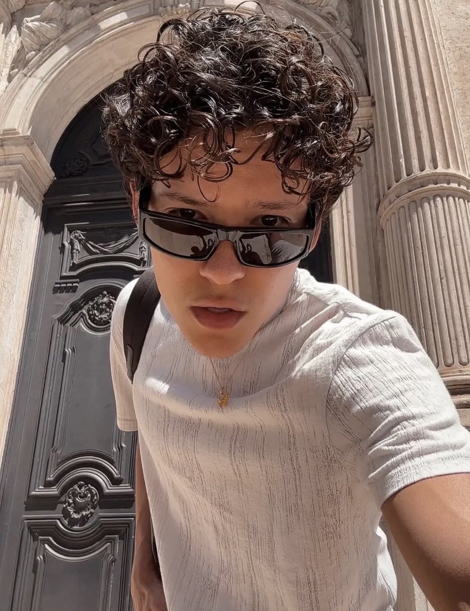 omrsabotage's tweet photo. who still cares about the curls????? 🤷🏻‍♀️ https://t.co/6c6alOO406