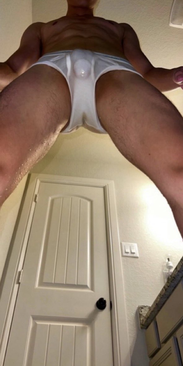 mastergodjj's tweet photo. You like that view from down below? 

My huge alpha bulge owns you and deserves all that cash🤑

$end and $erve my perfection. https://t.co/L7WVYarT3n