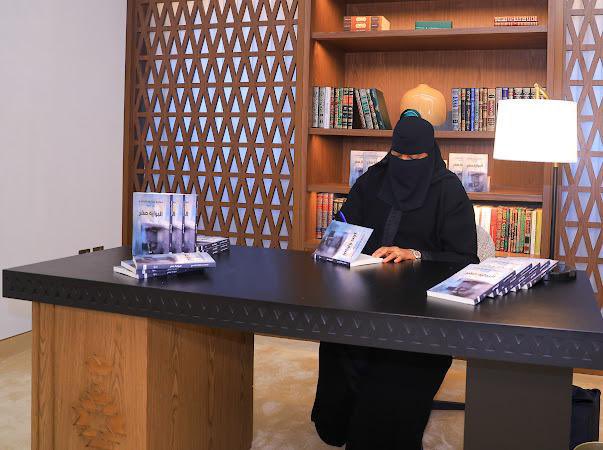 dalalbm's tweet photo. من تفاصيل القصة إلى أفق الرواية الرحب أبارك للمبدعة @RuralGirl2011 توقيع البوابة صفر في#ديوانية_القلم_الذهبي  في وإلى مزيد من الإبداع  
@Turki_alalshikh @yassermadkhli https://t.co/mH1JtwYNXJ