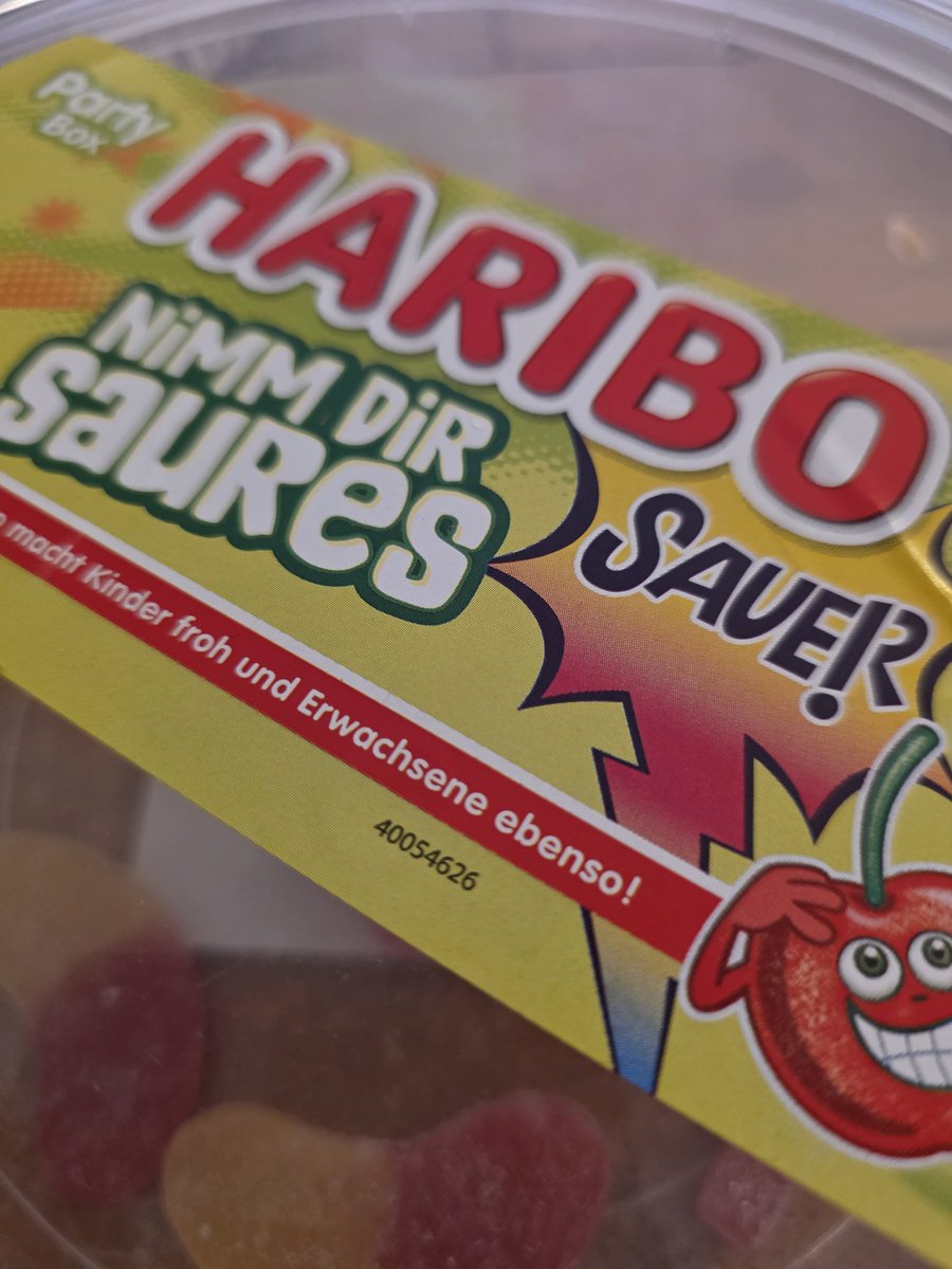HogsFox's tweet photo. Wenn fast leer, dann fast leer.😑 #haribo https://t.co/veg64pCnBj