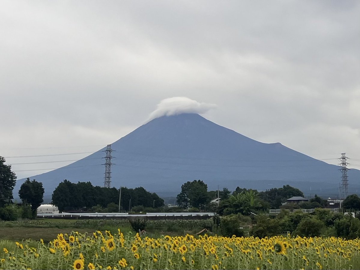 yoshimky's tweet photo. 今✨富士山🗻
雨降るのかなぁ💦 https://t.co/XTQfPl9RDx