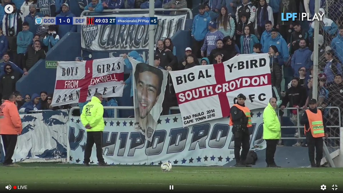 Porquettargasce's tweet photo. "Godoy Cruz"

Por las banderas que aparecieron en la cancha del Tomba en la previa del partido entre Argentina e Inglaterra. https://t.co/Jm2EDdrIcK
