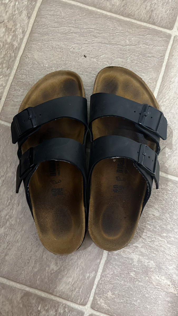 lilyanasfeet's tweet photo. my toe prints in my birks are getting sooooo dark. how dirty should I let them get? 😵‍💫 https://t.co/hrpwh2Uu74
