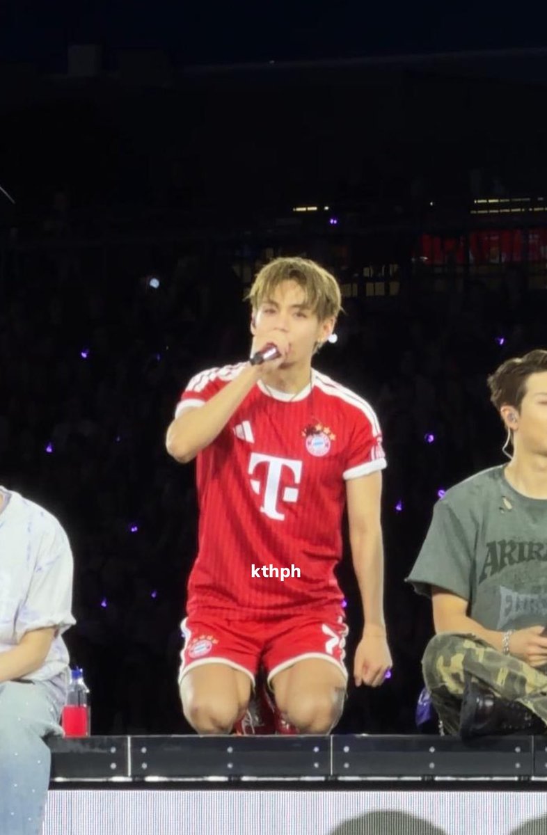 taehyung pretty hands tweet media