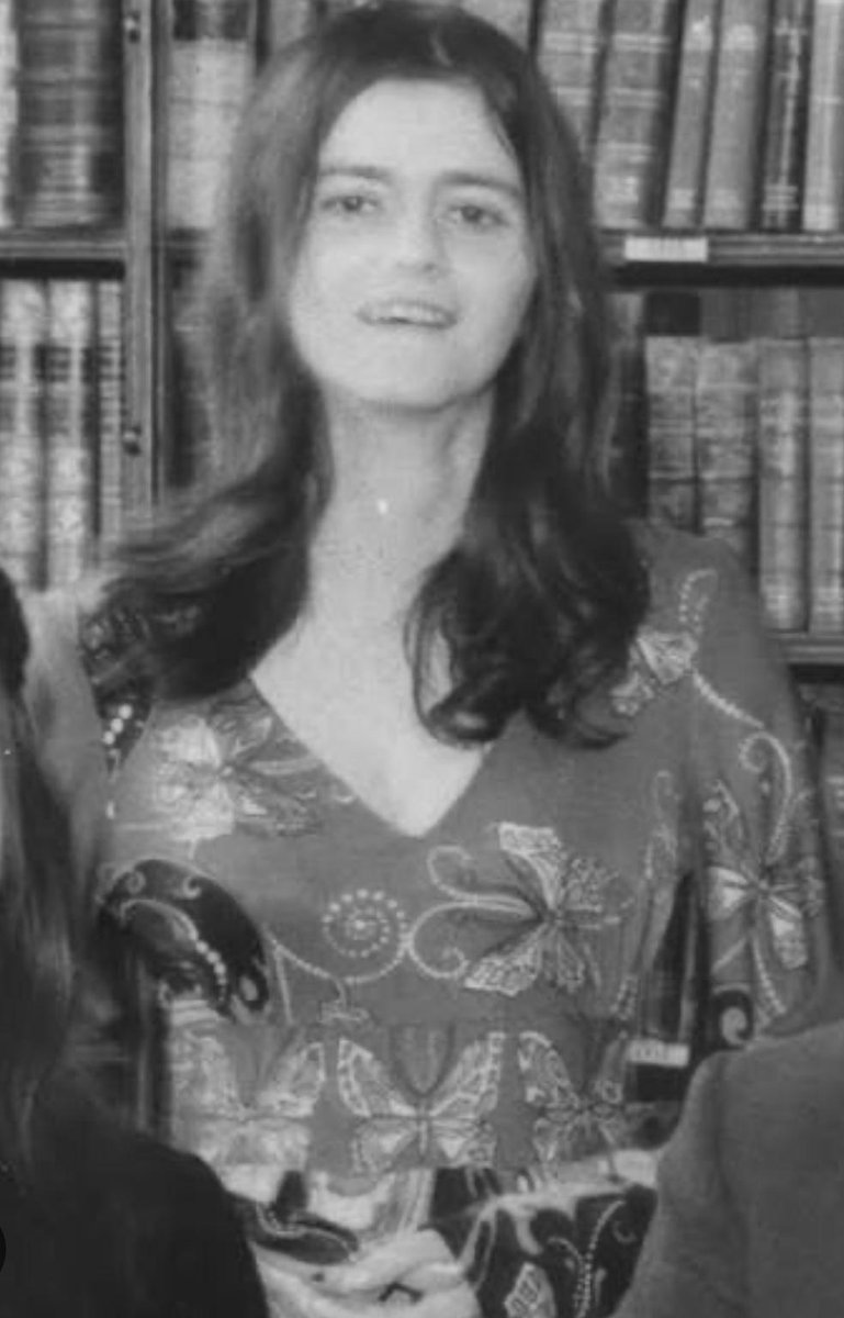frayko's tweet photo. @EvacTony Stop using AI filtered photos, she never looked like that. Ever. She looked like this. If you want to preserve memory of someone get it right https://t.co/eOMYJavQ8M