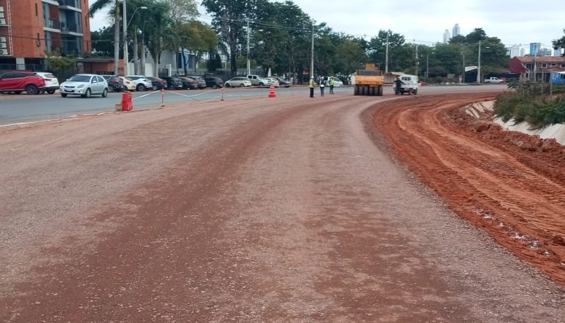 1000_am's tweet photo. EJECUTAN TAREAS PREVIAS AL ASFALTADO EN EL CORREDOR VIAL LAS RESIDENTAS

🚧Los trabajos de imprimación se realizan este domingo. Agentes de la Patrulla Caminera se encuentran dirigiendo el tránsito.

#1000Noticias #1000am 📻🎙️

Los detalles 👇

https://t.co/lhnRLLixwA https://t.co/Uiu1KPUkcX